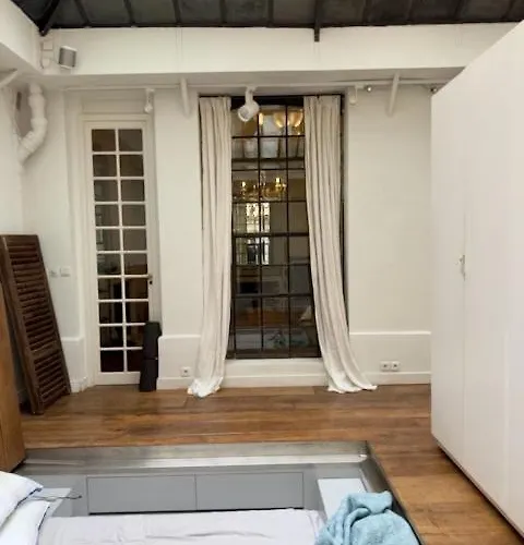 Charming Chic In Upper Marais 160m Apartament Paryż