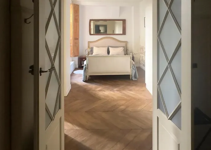 Apartament Charming Chic In Upper Marais 160m *