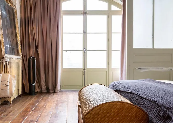 Charming Chic In Upper Marais 160m