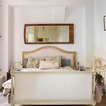 Apartmán Charming Chic In Upper Marais 160m *