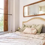 Charming Chic In Upper Marais 160m