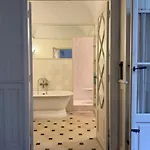 Apartamento Charming Chic In Upper Marais 160m París