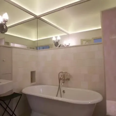 Charming Chic In Upper Marais 160m Apartmán
