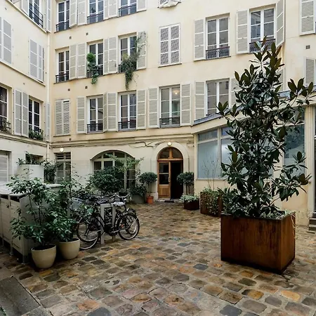 Charming Chic In Upper Marais 160m Apartment *