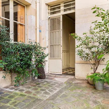 Charming Chic In Upper Marais 160m