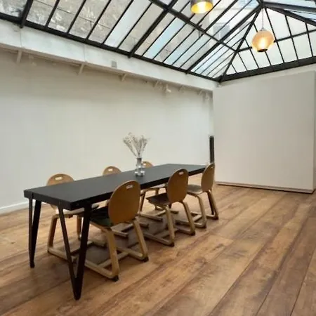 Charming Chic In Upper Marais 160m Paris