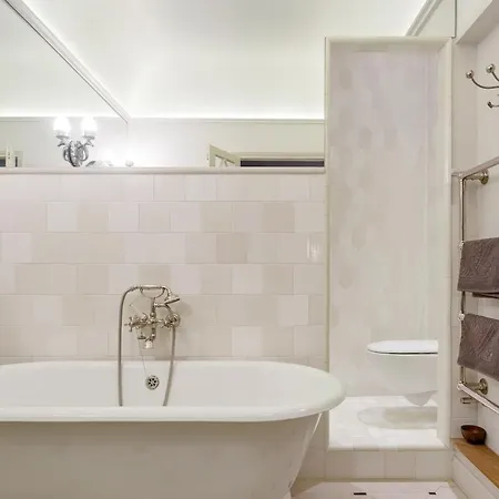 Charming Chic In Upper Marais 160m