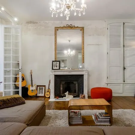 Charming Chic In Upper Marais 160m Apartman