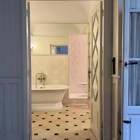 Apartamento Charming Chic In Upper Marais 160m París