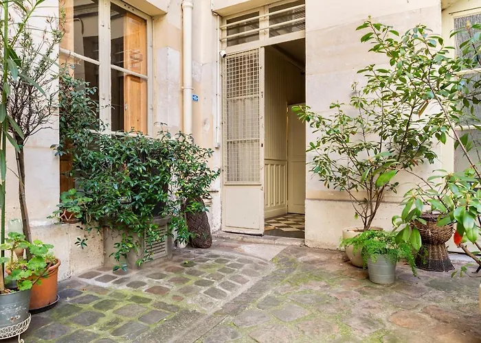 Charming Chic In Upper Marais 160m