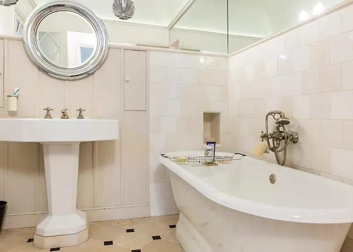 Charming Chic In Upper Marais 160m