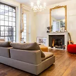 Charming Chic In Upper Marais 160m شقة *
